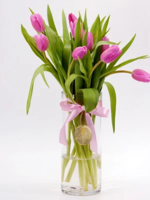 Pink Tulip Vase by Salma Flowers – Same-day delivery in Amman