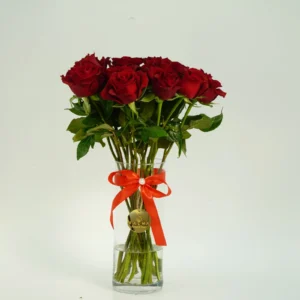 Red Rose Vase by Salma Flowers – Same-day delivery in Amman
