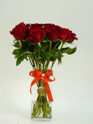 Red Rose Vase by Salma Flowers – Same-day delivery in Amman