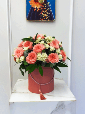 Pink English roses box with baby roses and eucalyptus