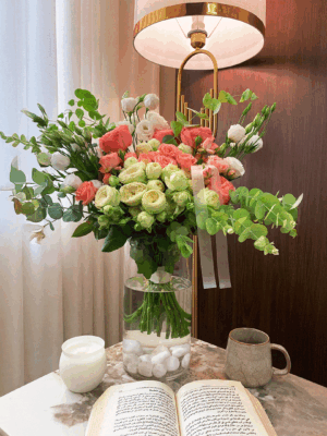Luxury English roses and white lisianthus vase arrangement