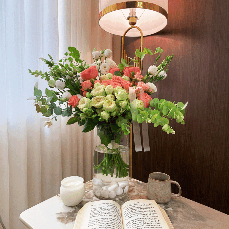 Luxury English roses and white lisianthus vase arrangement