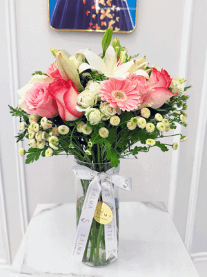 Calm flower vase with roses and gerbera in soft tones