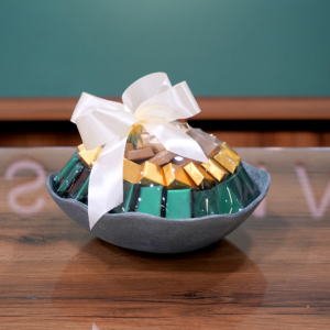 Luxurious Chocolate Stone Plate - 850g - Luxury Flowers Arrangement