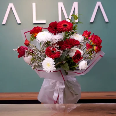 Crimson & Snow - Luxury Flowers Arrangement