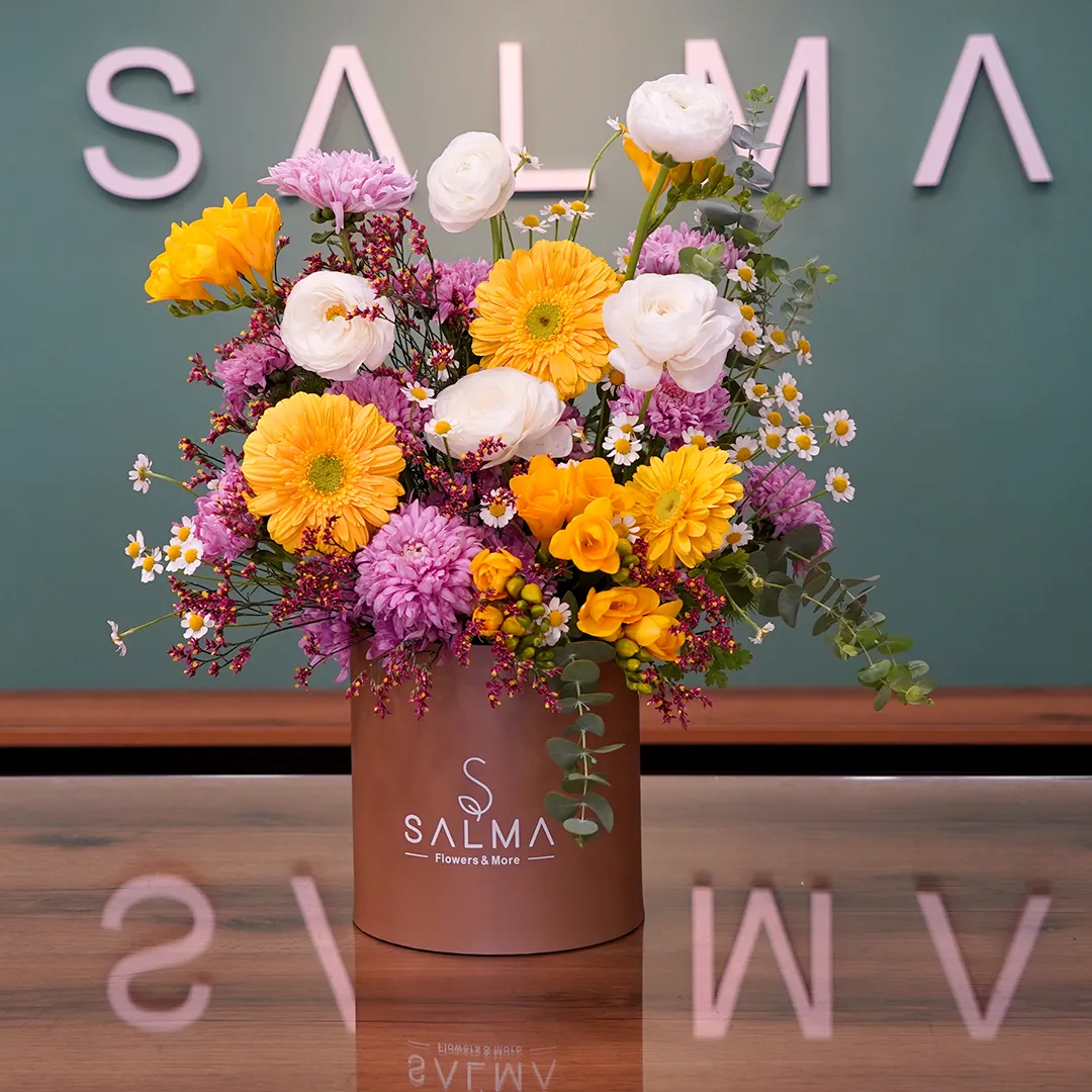 Sunlit Sand - Gift the breathtaking Sunlit Sand arrangement. A premium assortment of luxury flowers elegantly presented in a modern box, creating the perfect, long-lasting floral gift for any special occasion.