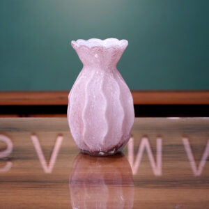 Frosted glass vase for luxury flower bouquets in Amman.