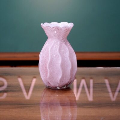 Frosted glass vase for luxury flower bouquets in Amman.