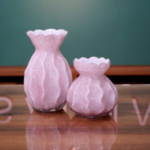 Diamond pattern glass vase for luxury flower bouquets in Amman.