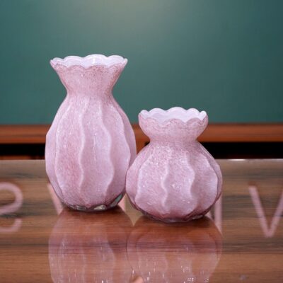 Diamond pattern glass vase for luxury flower bouquets in Amman.